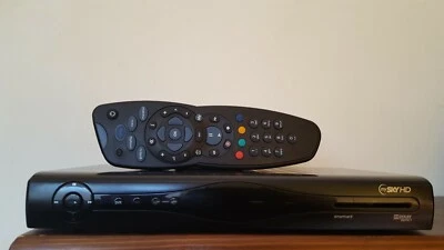 DECODER HD  320 GB FUNZIONANTE OTTIMO VISIONE TUTTE LE SCHEDE SKY E SKY Q - Bild 1 von 4