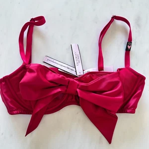 Victoria’s Secret Dream Angels Christmas Bow Lightly Lined Sexy Lingerie NWT 32B - Picture 1 of 5