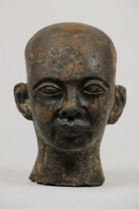 A Replica Heavy Head of pharaoh High priest like the original one - Picture 1 of 4