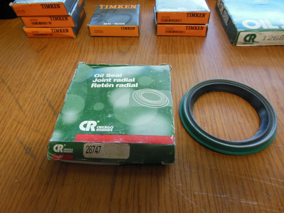 Vedação de roda dianteira CR 26747 para alguns aplicativos Ford Bronco e F-150 dos anos 80. - Imagem 1 de 1