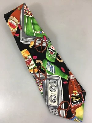 Corbata Nicole Miller Bar Taberna Cerveza Pretzels Tuercas Fútbol Seda 3 3/4 x 60"  Foto 1 de 3