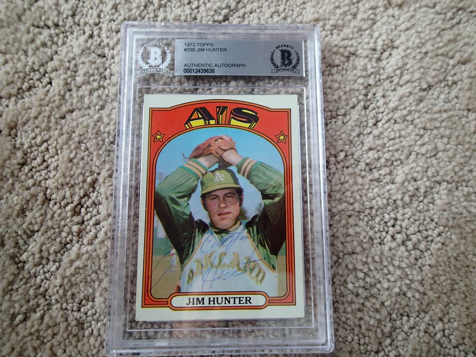 1972 Topps #330 CATFISH JIM HUNTER Signed AUTO BECKETT COA SLAB HOF Oakland A's - Image 1 of 1