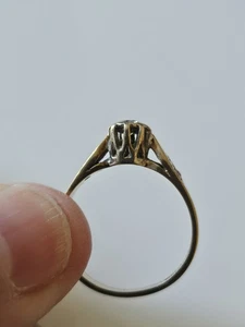 9ct yellow Gold Diamond Ring - Picture 1 of 7