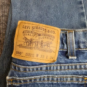 Pantalones de mezclilla Levi's Orange Tab 550 calce relajado pierna cónica desgastados para hombre W33 L34 - Imagen 1 de 6
