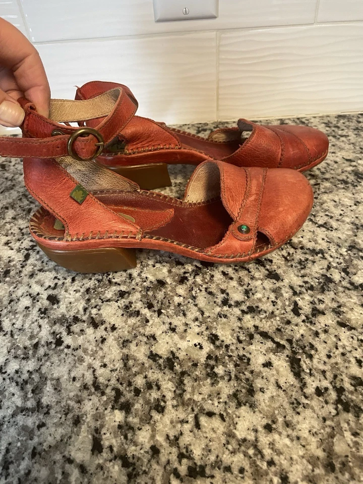 Сандалии на блочном каблуке El Naturalista с ремешком на лодыжке красные кожаные с акцентом на шов размер 8  - Изображение 1 из 4