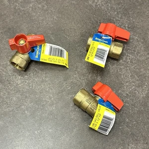 ¡Pack de 3! Válvula de gas recta FIP x FIP de latón forjado BrassCraft de 1/2" con mango rojo - Imagen 1 de 5