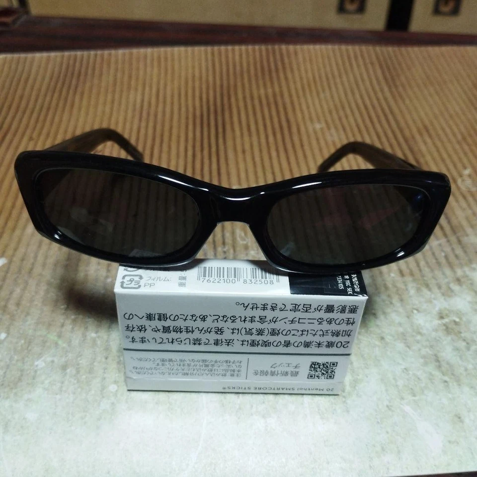 Gafas de sol ELECTRICAS marco negro lente negra cuadrada ojo de gato Foto 1 de 4