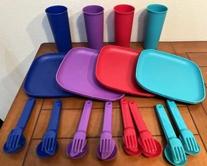 Vintage Tupperware Picnic Set For 4 - NO BAG - Extra Set Of Flatware - Picture 1 of 7