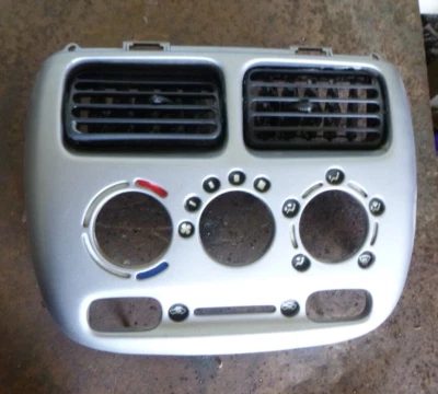 Holden Cruze YG 02-06 Heater Control Facia Trim - image 1 of 2