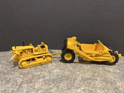 Allis-Chalmers Crawler With Ejector Scraper 1:50 Scale First Gear Model - Image 1 of 4