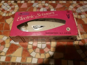 Forbici elettriche vintage bianche per macchina da cucire Co.Due velocità con luce guida - Foto 1 di 4
