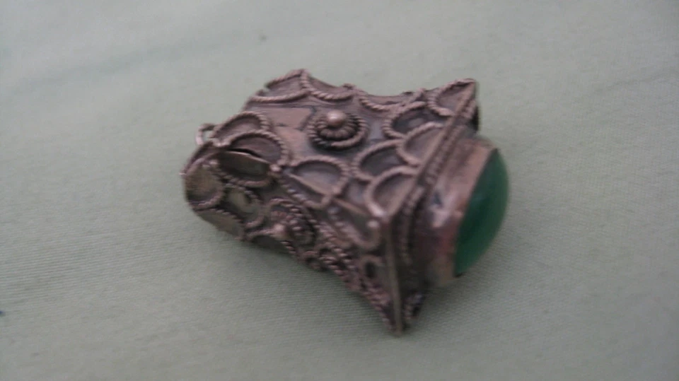 Reloj Victoriano Tono Plata Piedra Verde Decorado Bob 1 1/4" Foto 1 de 4