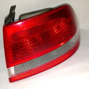 Luz trasera Saab 9-3 2003-2007 pasajero lado derecho OEM - Imagen 1 de 6