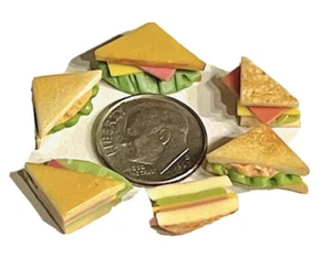 Mini sándwiches de comida en miniatura para casa de muñecas Barbi jamón queso atún lote mixto 👻🧲6 piezas - Imagen 1 de 12