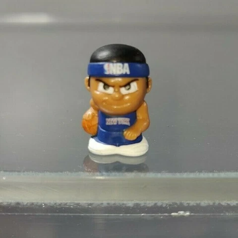 RARE 1" TALL NEW YORK KNICKS NBA SERIES 1 TEENYMATES BASKETBALL FIGURE Cover