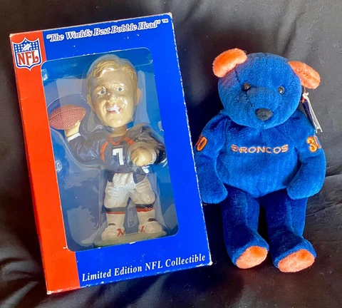 JOHN ELWAY BRONCOS #7 BOBBLEHEAD (ORIG BOX-2002) + TERRELL DAVIS BAMMER-2000 Cover