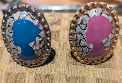 Anthropologie Vintage Cameo Cajón Gabinete Tirador Perillas Foto 1 de 4