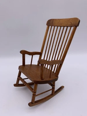 Mecedora miniatura husillo de madera marrón vintage escala 1:12 Foto 1 de 4