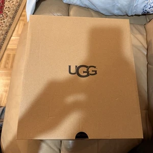UGG Woman’s Daelynn 1019983 W/ BlkSize 8 Empty Shoe Box 100% Authentic - Picture 1 of 6