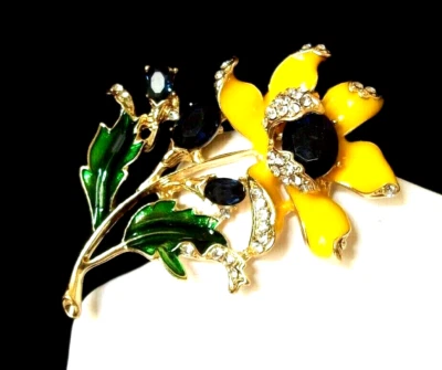Prendedor/broche/colgante de flores esmalte amarillo tono dorado con cristales azules y transparentes  Foto 1 de 4