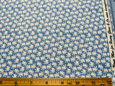 Henry Glass NANA MAE conejitos azules y blancos novedad juvenil años 30 repro 1/2 yarda Foto 1 de 2