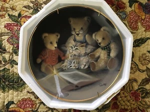 Plato de coleccionista de osos de peluche y gatitos ""Story Hour"" Franklin como nuevo de Sue Willis - Imagen 1 de 2