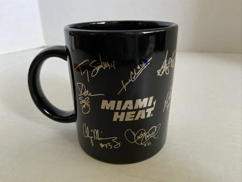 NBA Miami Heat 1995-96 Coffee Mug Autographs Absolut Vodka small chip on handle Cover