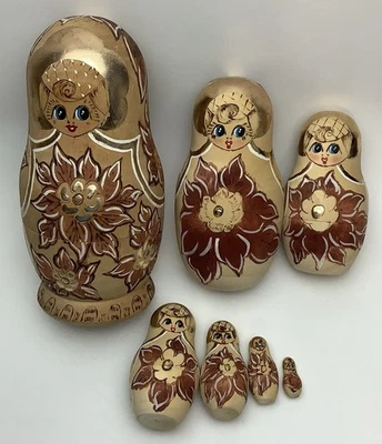 Russian 8 Inch Matryoshka Nesting Dolls Burned Wood Gold Hand Painted 7pc - Immagine 1 di 4