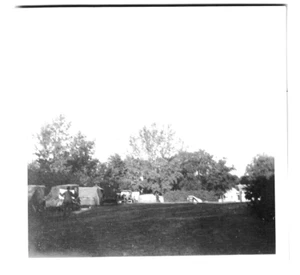 Tienda de campaña vintage de 1920 y 1930 con foto de camping Cedar Falls Iowa en blanco y negro - Imagen 1 de 3