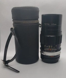 Vintage Petri Co 1:35 F=135mm No. 70989 Camera Lens With Cap and Case - Picture 1 of 5