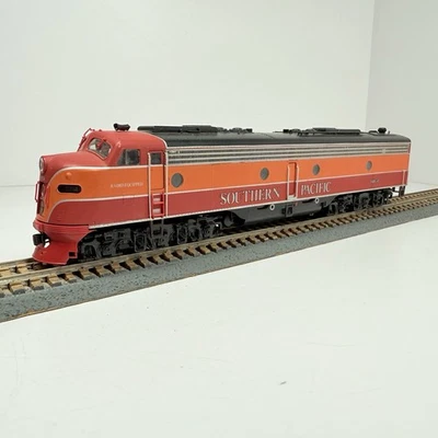 HO Scale Life-Like Proto 2000 Southern Pacific E8/9 Diesel Locomotive #6051 - Image 1 of 4