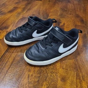 Nike Schuhe Court Borough Low 2 schwarz Freizeit Basketball Kleinkind Kinder Größe 10C - Bild 1 von 7