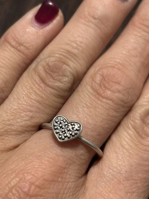 Auténtico Anillo Pandora Pave Corazón, Talla 8 Foto 1 de 4