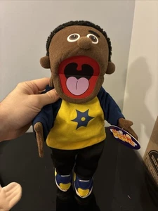 Marioneta de mano Jordan de 14" de Silly Puppets afroamericana - Imagen 1 de 4