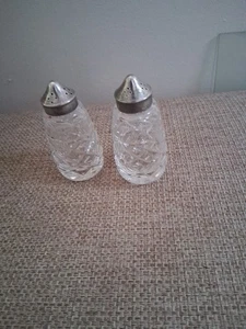 Waterford Crystal GLANDORE 16 fori tappo sale e pepe shaker 3 3/4" come nuovo - Foto 1 di 2