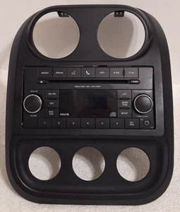 2013-2017 Chrysler Dodge Jeep AM FM XM Radio MP3 CD Player w Aux & Center Bezel - Picture 1 of 10