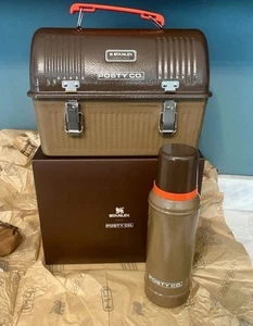 POST MALONE STANLEY 1913 LEGENDARY CLASSIC BOTTLE AND LUNCH BOX SET - Picture 1 of 1