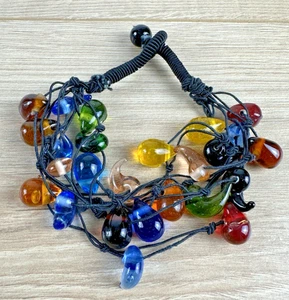Bracciale Boho Fatto a Mano – Cordoncino Nero, Perline di Vetro Colorate, Multifilo, 9,5” - Foto 1 di 6