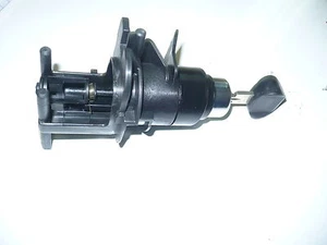 MERCEDES W124 200/200E/230E/200D/250D & TURBO DIESEL TUMBLER+KEY FOR REAR LID - Picture 1 of 1