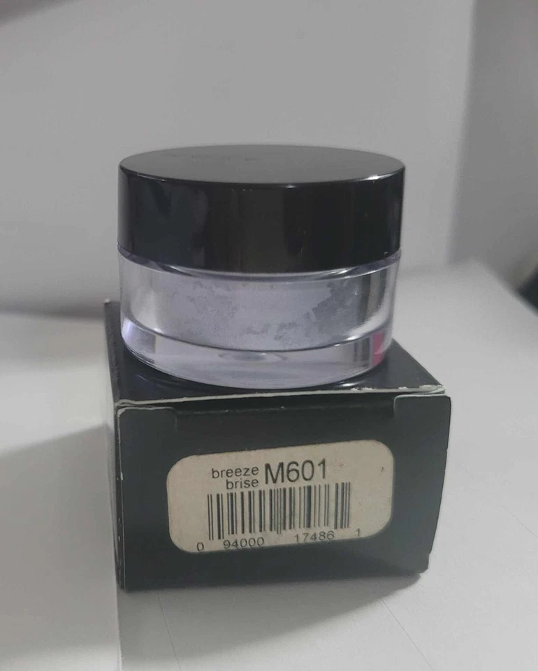 Avon SMOOTH MINERALS  Eyeshadow BREEZE (PRETTY BLUE)  M601 ~ NIB ~ NEXT DAY SHIP - Image 1 of 4