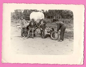 LETTLAND LETTLAND MOTORRAD RAD REPARATUR OLDTIMER FOTO 2185 - Bild 1 von 2