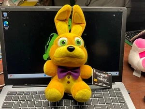 Funko Five Nights at Freddys Peluche Spring Bonnie Auténtico En Mano Tema Candente Excelente - Imagen 1 de 15