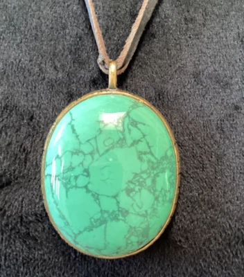 Colgante Piedra Color Turquesa Vintage con Sol Latón, Mariposas y Setas Foto 1 de 4