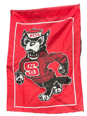 Vintage NC State Wolfpack Vermelho Retro Throwback Grande 42" X 29" Bandeira de Pólo Externo - Imagem 1 de 4