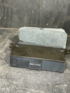 Cambiador de 6 CD con cargador BMW E36 328i 323i M3 1995-2003 OEM 82111469404 - Imagen 1 de 3