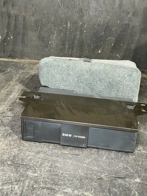 Cambiador de 6 CD con cargador BMW E36 328i 323i M3 1995-2003 OEM 82111469404 Foto 1 de 3