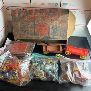 VINTAGE MARX RIN TIN TIN FORT APACHE PLAYSET & BOX "LOOK" - Picture 1 of 24