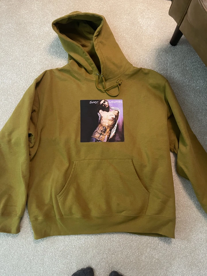 Sudadera con Capucha Supreme Otoño Invierno 2024 Janes Addiction, Colaboración Suprema y Ajuste Más Grande Foto 1 de 2