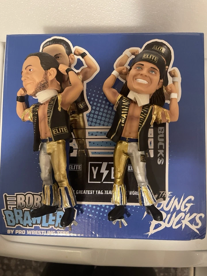 Young Bucks Edición Limitada Bobble Brawler AEW Foto 1 de 4