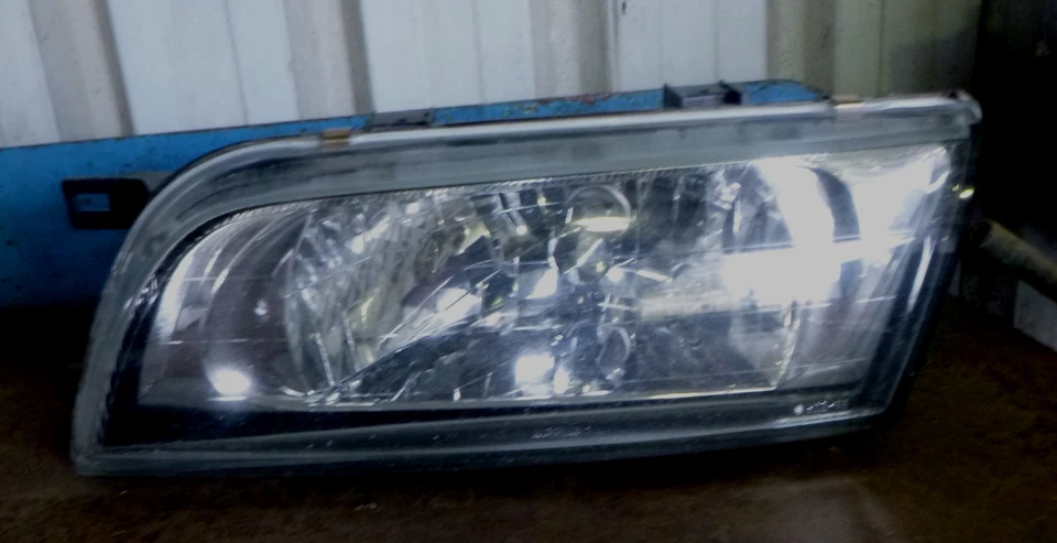 Nissan Pulsar N15 3/98-00 Left Headlight - Image 1 of 3